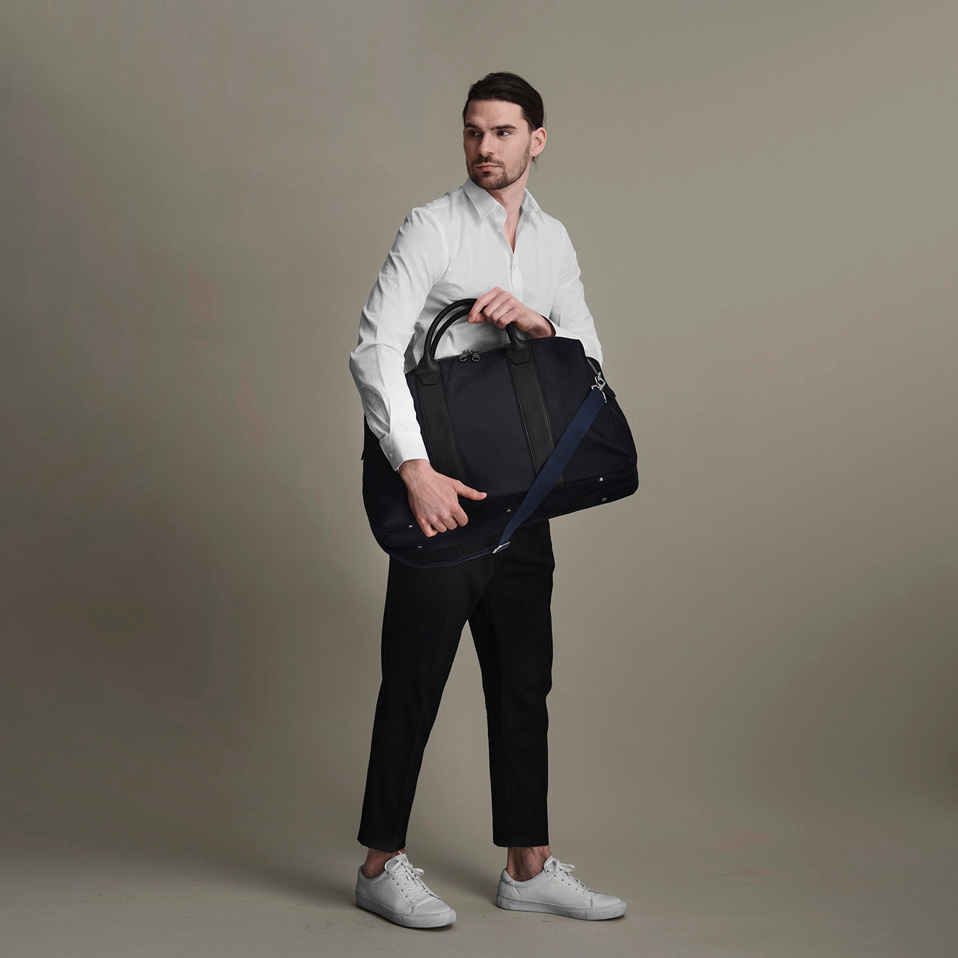 Mens-Travel-Bag-Dark-Blue-Model